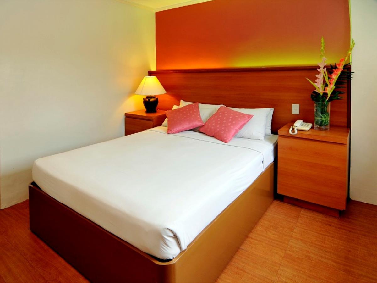 La Parilla Hotel Cabanatuan City Екстер'єр фото