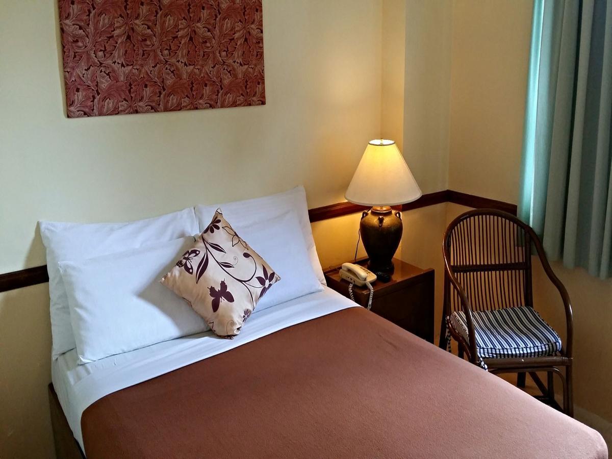 La Parilla Hotel Cabanatuan City Екстер'єр фото