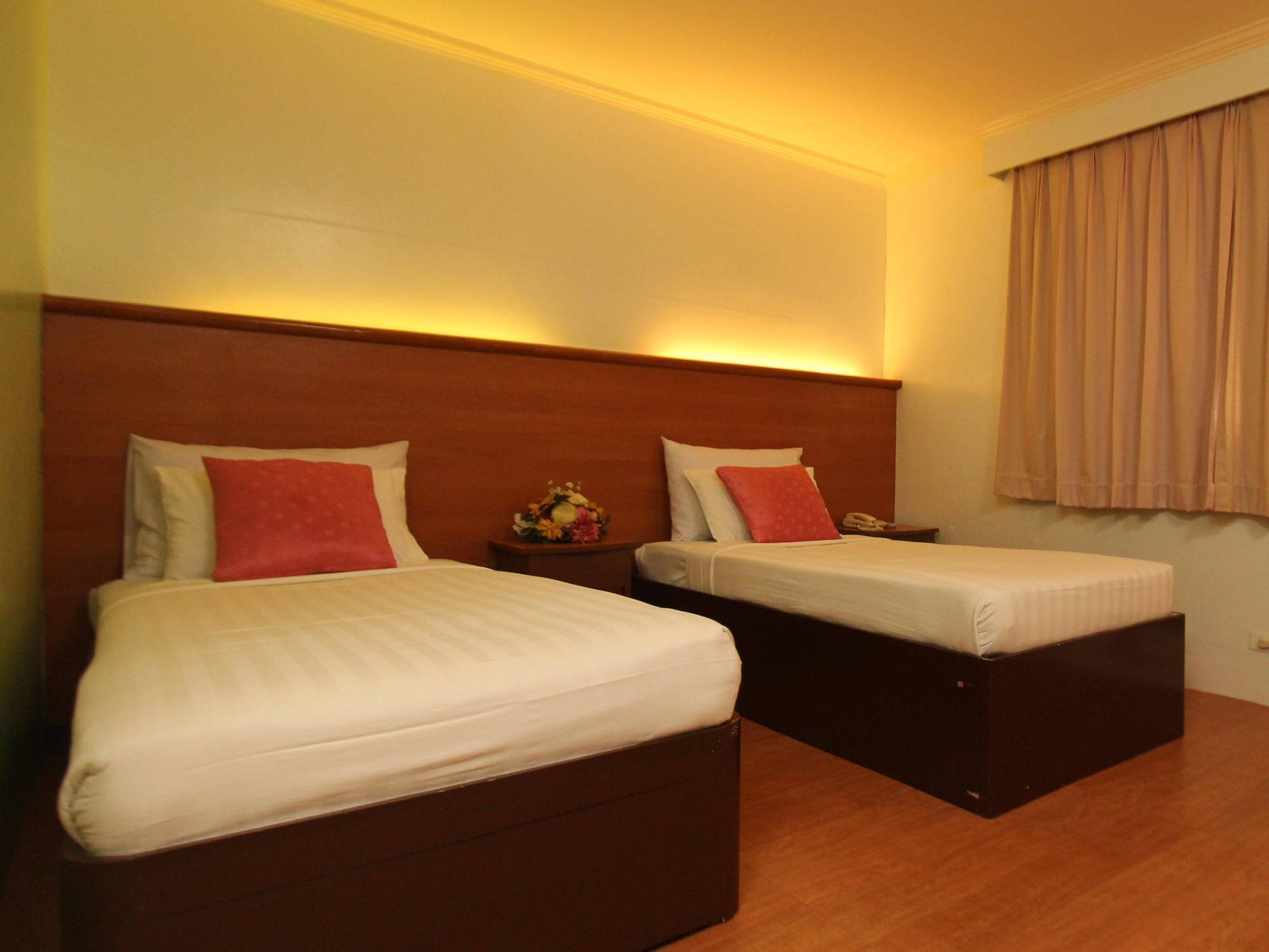 La Parilla Hotel Cabanatuan City Екстер'єр фото
